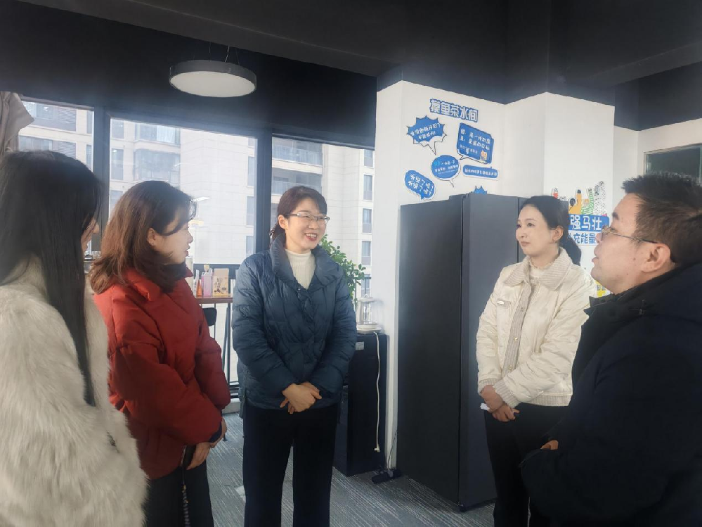 阜陽市婦聯(lián)黨組成員、副主席白曉麗一行蒞臨 阜陽土著網(wǎng)絡科技調(diào)研婦聯(lián)工作